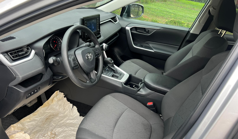 
								Toyota Rav 4 LE full									