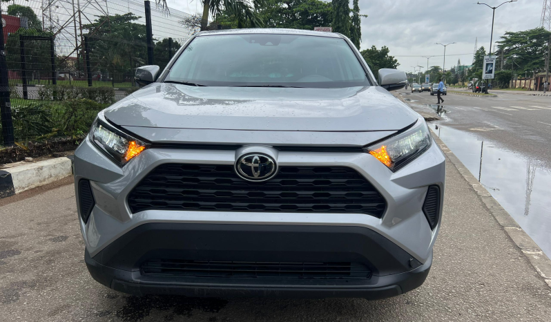 
								Toyota Rav 4 LE full									