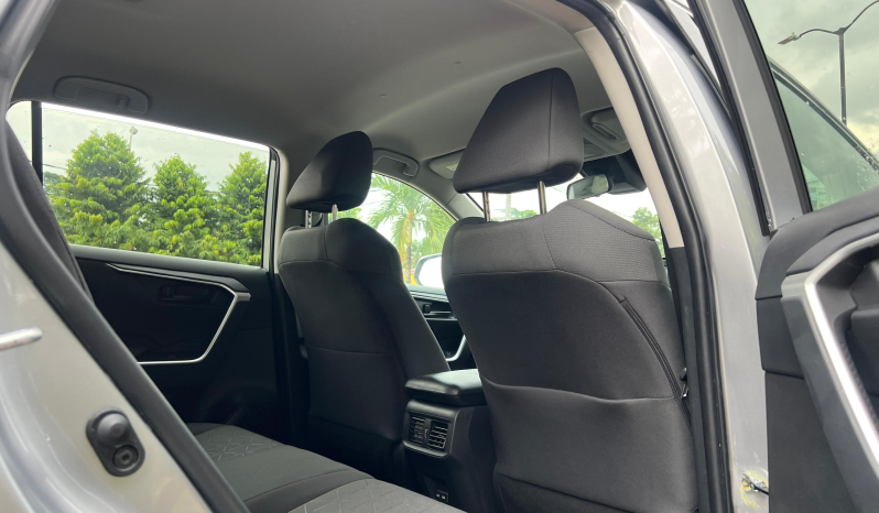 
								Toyota Rav 4 LE full									